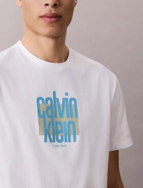 Maglietta moderna con logo grafico Calvin Klein