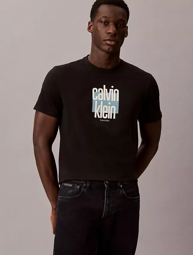 Maglietta moderna con logo grafico Calvin Klein Maglietta moderna con logo grafico Calvin Klein