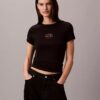 Maglietta slim a costine con logo Maglietta slim a costine con logo