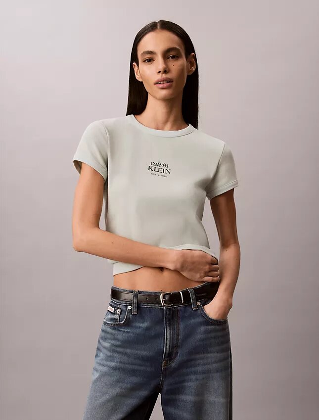 Maglietta slim a costine con logo Maglietta slim a costine con logo