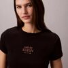Maglietta slim a costine con logo Maglietta slim a costine con logo