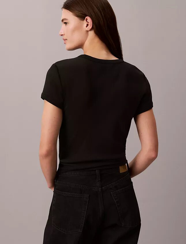 Maglietta slim a costine con logo Maglietta slim a costine con logo