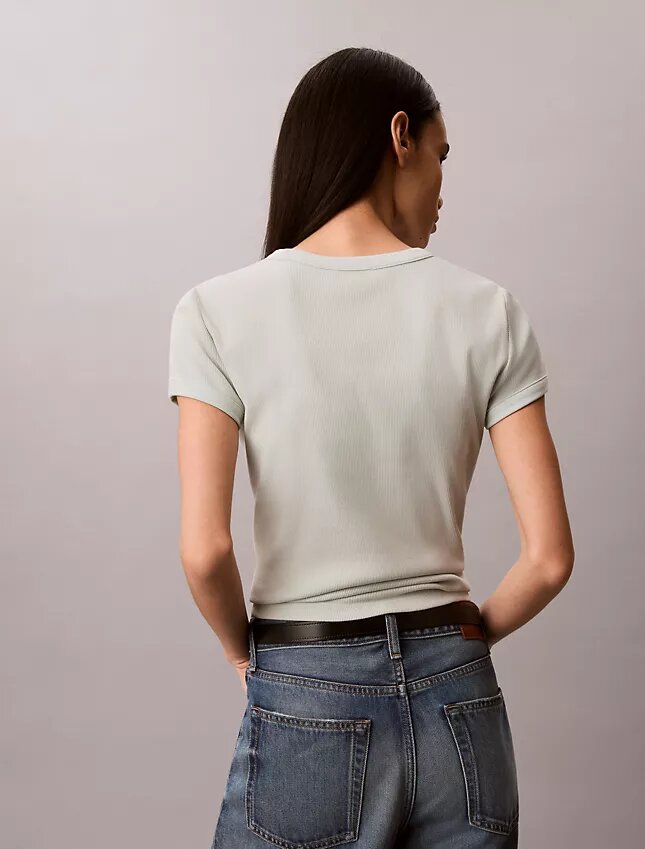 Maglietta slim a costine con logo Maglietta slim a costine con logo