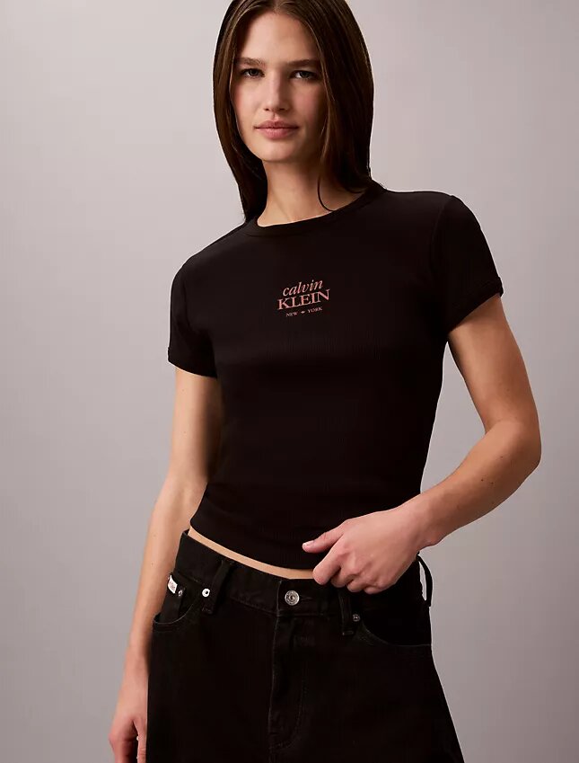 Maglietta slim a costine con logo Maglietta slim a costine con logo