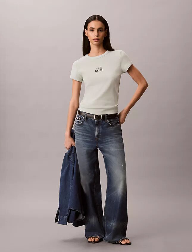 Maglietta slim a costine con logo Maglietta slim a costine con logo