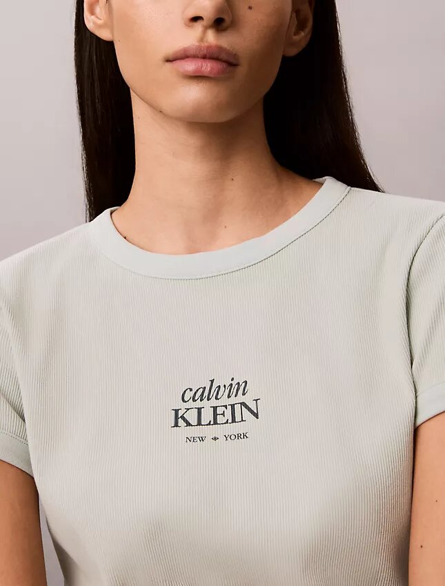 Maglietta slim a costine con logo Maglietta slim a costine con logo