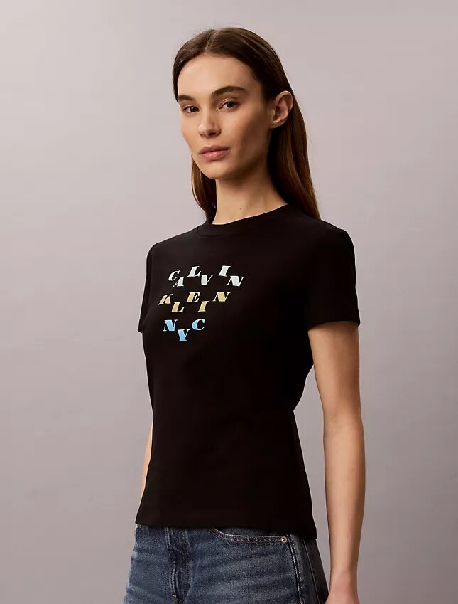 Maglietta slim con logo a strati Maglietta slim con logo a strati