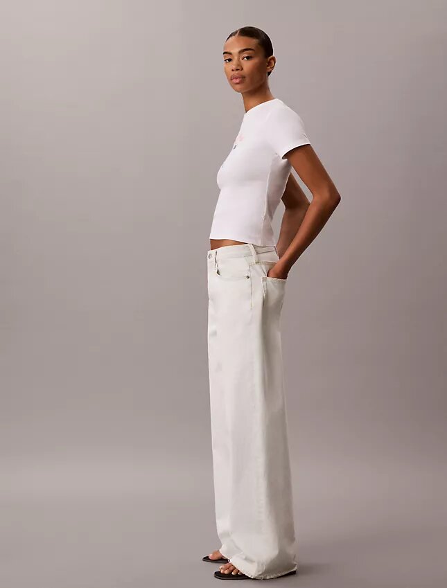 Maglietta slim con logo a strati Maglietta slim con logo a strati