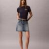 Maglietta slim con logo grafico curvo Maglietta slim con logo grafico curvo