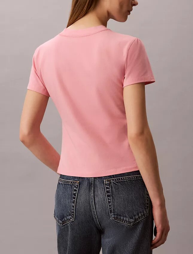 Maglietta slim con logo grafico curvo Maglietta slim con logo grafico curvo