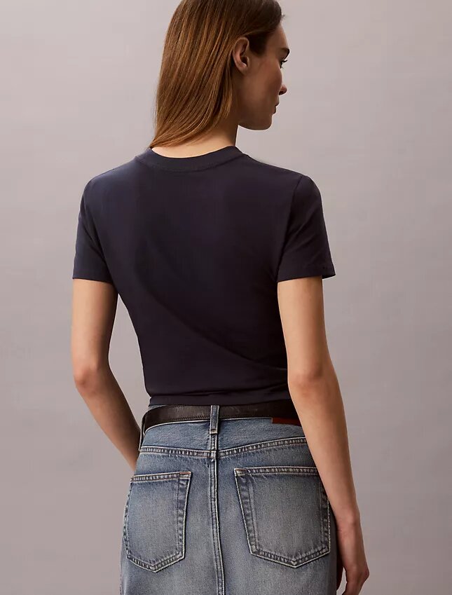 Maglietta slim con logo grafico curvo Maglietta slim con logo grafico curvo