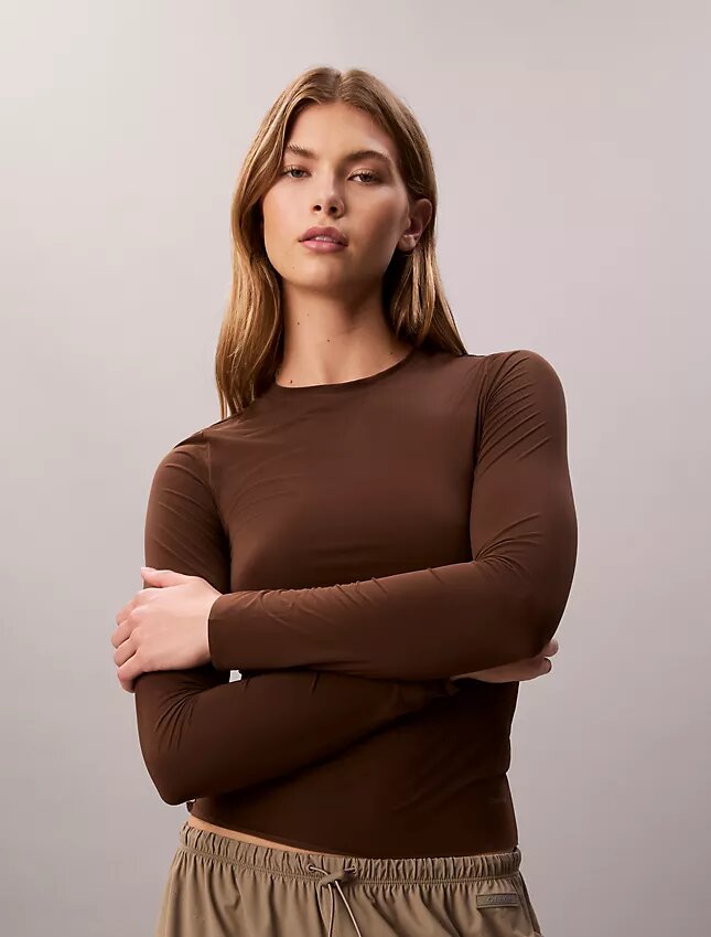 Maglietta slim in nylon elasticizzato Maglietta slim in nylon elasticizzato