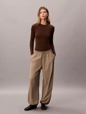 Maglietta slim in nylon elasticizzato