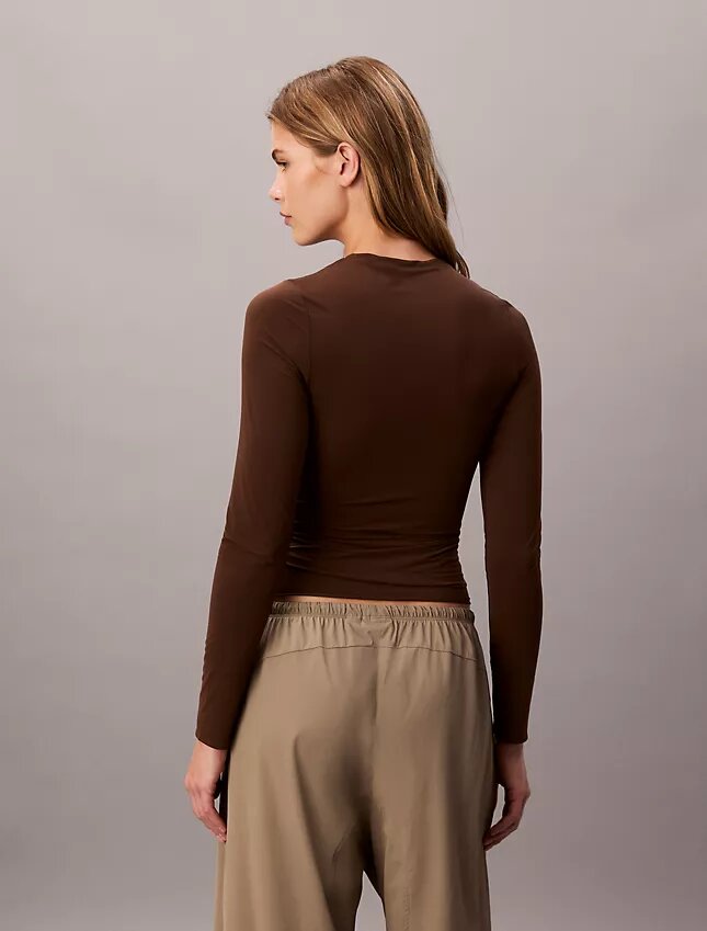 Maglietta slim in nylon elasticizzato Maglietta slim in nylon elasticizzato