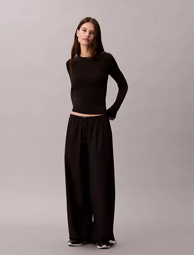 Maglietta slim in nylon elasticizzato Maglietta slim in nylon elasticizzato