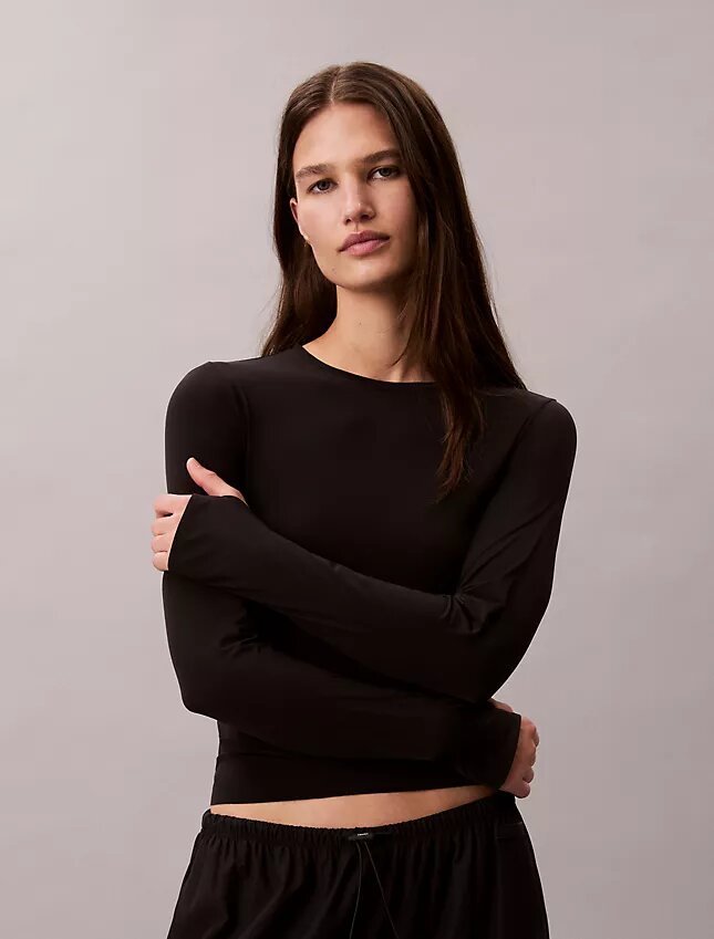 Maglietta slim in nylon elasticizzato Maglietta slim in nylon elasticizzato