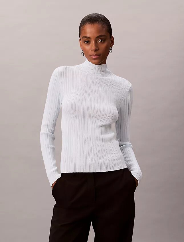 Maglione a collo alto a coste in misto viscosa Maglione a collo alto a coste in misto viscosa
