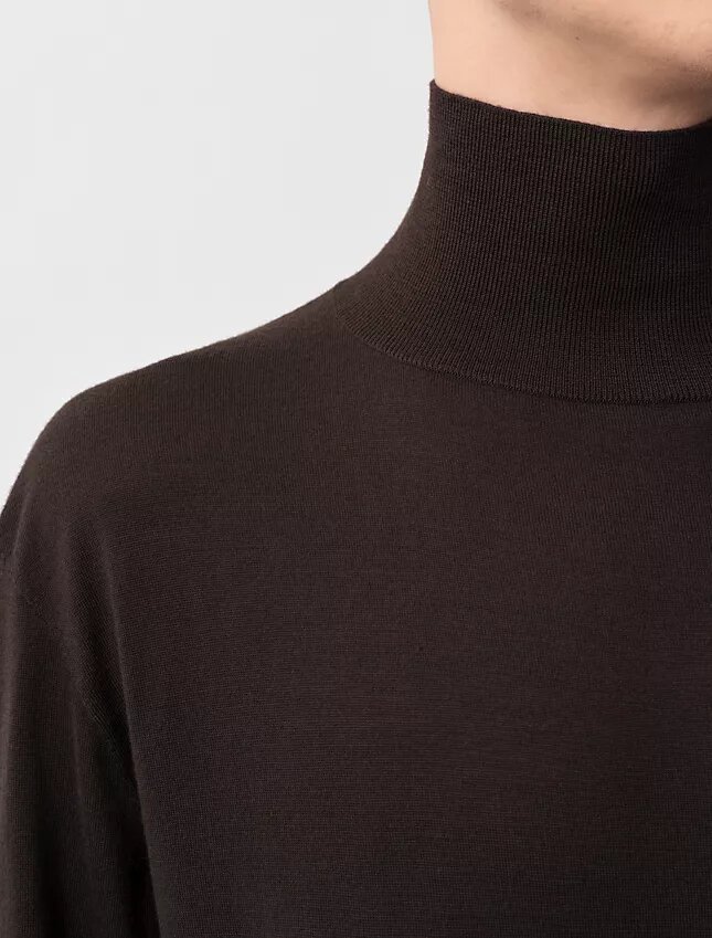 Maglione a collo alto color cenere Maglione a collo alto color cenere