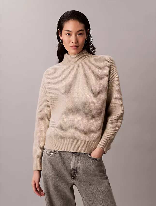 Maglione a collo alto morbido con costine sottili Maglione a collo alto morbido con costine sottili