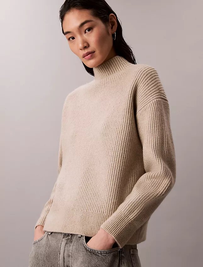 Maglione a collo alto morbido con costine sottili Maglione a collo alto morbido con costine sottili