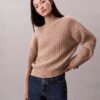 Maglione a collo alto morbido e voluminoso a coste Maglione a collo alto morbido e voluminoso a coste