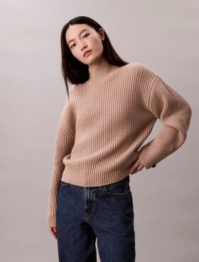 Maglione a collo alto morbido e voluminoso a coste Maglione a collo alto morbido e voluminoso a coste