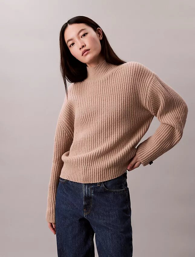 Maglione a collo alto morbido e voluminoso a coste Maglione a collo alto morbido e voluminoso a coste