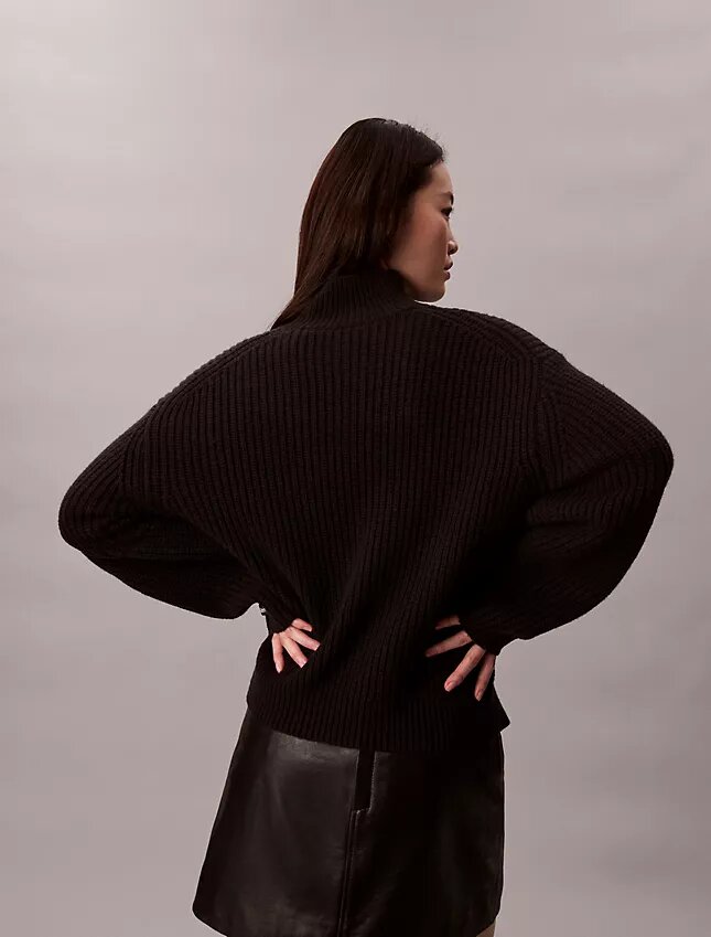 Maglione a collo alto morbido e voluminoso a coste Maglione a collo alto morbido e voluminoso a coste