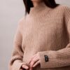 Maglione a collo alto morbido e voluminoso a coste Maglione a collo alto morbido e voluminoso a coste