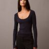 Maglione a scollo rotondo a costine