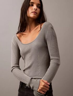 Maglione a scollo rotondo a costine