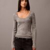 Maglione a scollo rotondo a costine