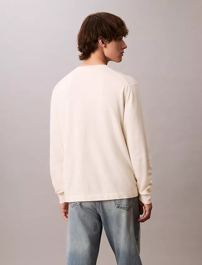 Maglione classico con grafica a blocchi di colore e logo Maglione classico con grafica a blocchi di colore e logo