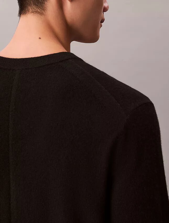 Maglione classico in cashmere a girocollo Maglione classico in cashmere a girocollo