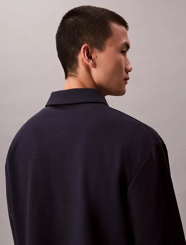 Maglione comodo con logo ricamato Maglione comodo con logo ricamato