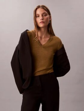 Maglione con scollo a V in lana merino