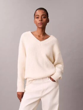 Maglione con scollo a V in misto lana bouclé Maglione con scollo a V in misto lana bouclé