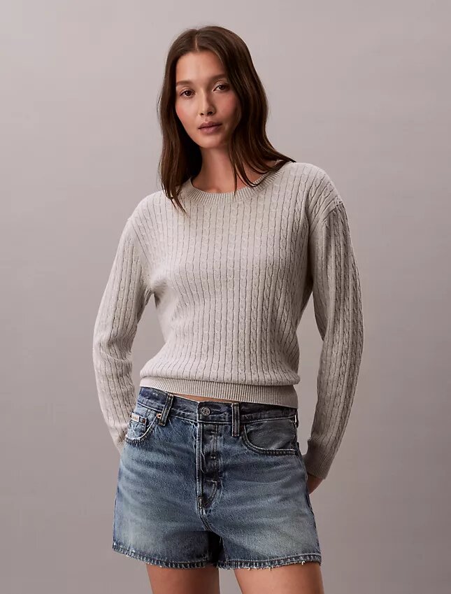 Maglione in cotone a trecce Maglione in cotone a trecce