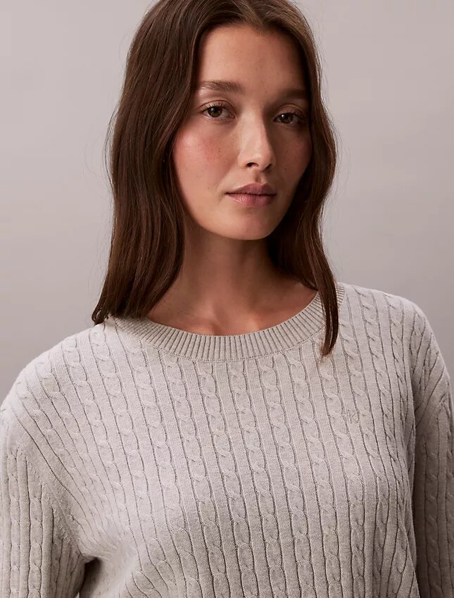 Maglione in cotone a trecce Maglione in cotone a trecce
