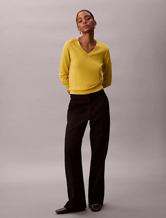 Maglione in lana merino con scollo a V Maglione in lana merino con scollo a V