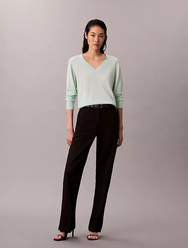 Maglione in lana merino con scollo a V Maglione in lana merino con scollo a V