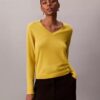 Maglione in lana merino con scollo a V Maglione in lana merino con scollo a V