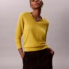 Maglione in lana merino con scollo a V Maglione in lana merino con scollo a V