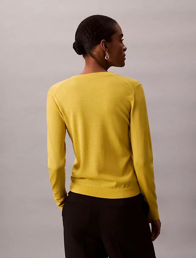 Maglione in lana merino con scollo a V Maglione in lana merino con scollo a V