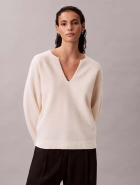 Maglione morbido in lana merino con scollo a V