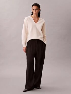 Maglione morbido in lana merino con scollo a V