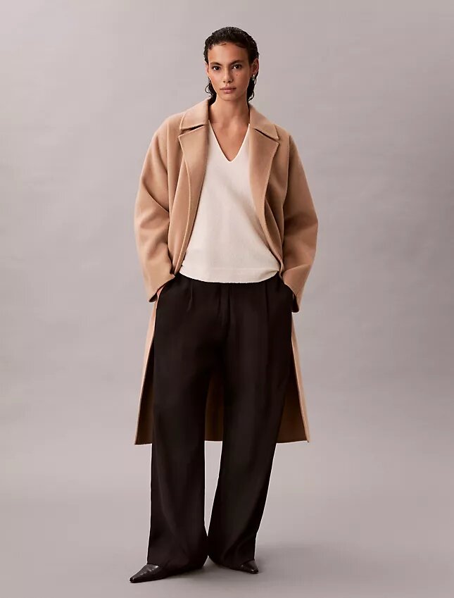 Maglione morbido in lana merino con scollo a V Maglione morbido in lana merino con scollo a V