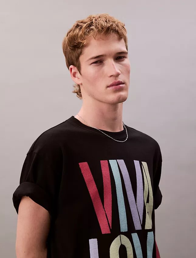 Marc Hundley Pride Viva Love T-shirt dal taglio comodo Marc Hundley Pride Viva Love T-shirt dal taglio comodo