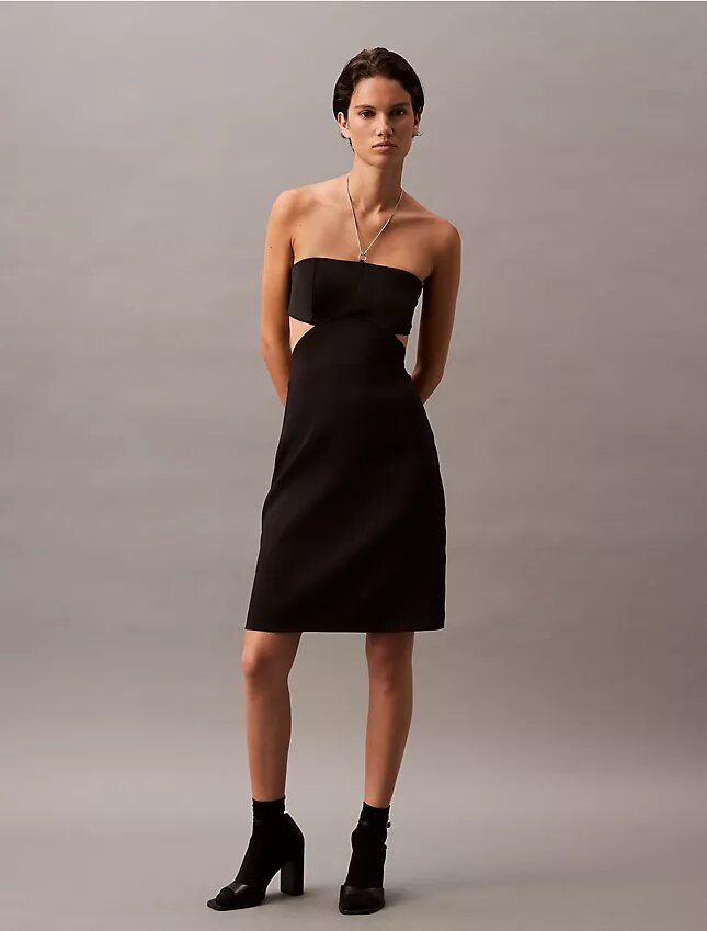 Miniabito con scollo all’americana e cut-out Miniabito con scollo all’americana e cut-out