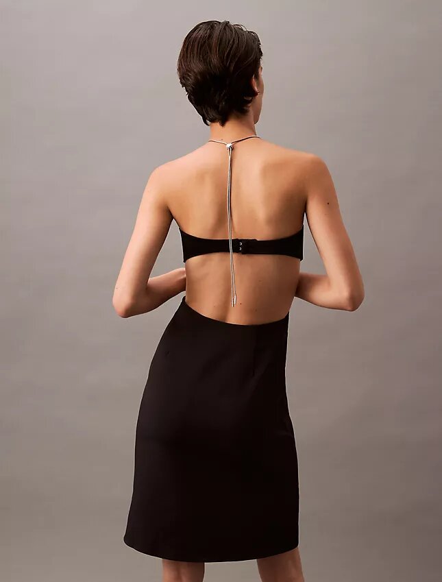 Miniabito con scollo all’americana e cut-out Miniabito con scollo all’americana e cut-out